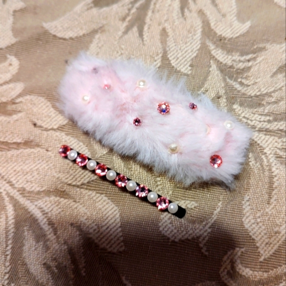 🌷NWOT Neiman Marcus Precious Powder Pink Faux Fur Pearl Rhinestone Barrette Set - Picture 4 of 10